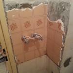 zbijanie_starych_kafli_w_toalecie